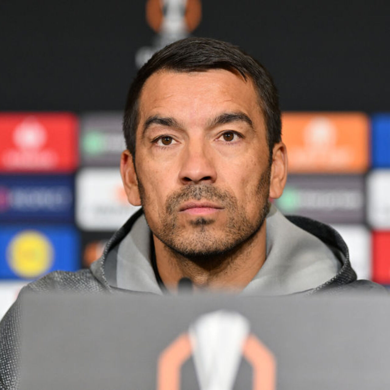 Van Bronckhorst'tan kaleci açıklaması!