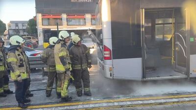 Metrobüste yangın paniği!
