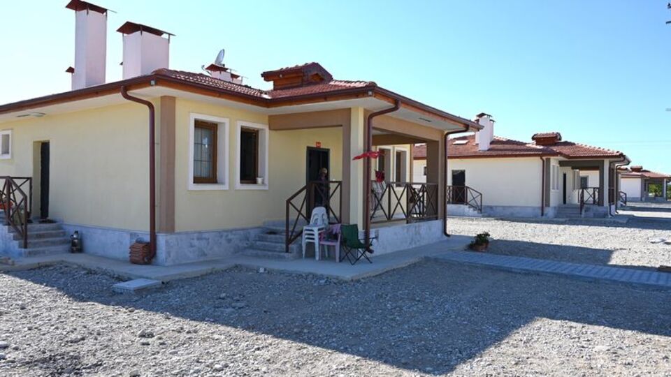Kadirli'de köy evlerinde yaşam başladı