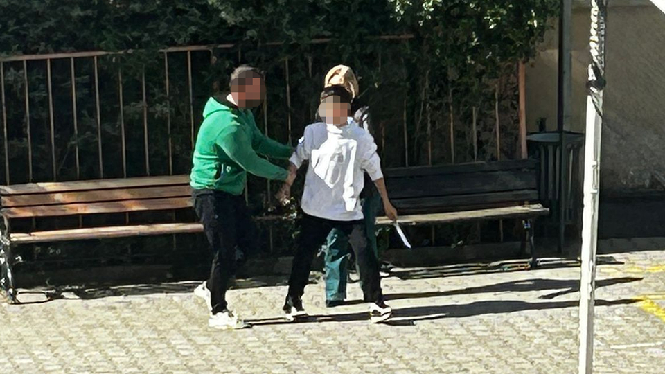 Ümraniye'deki ortaokulda bıçaklı öğrenci