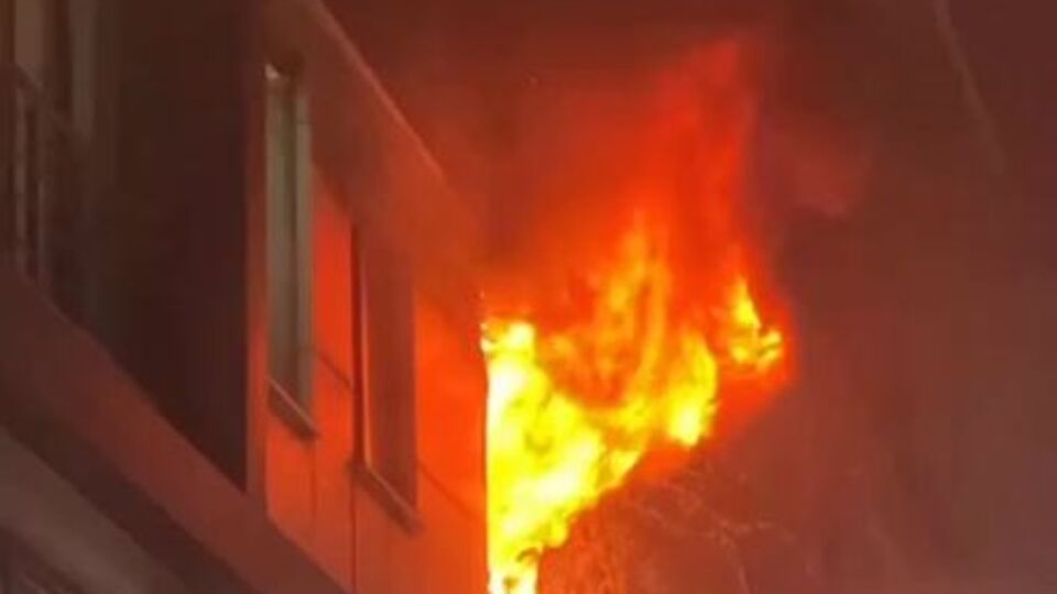 Sultangazi'de korkutan yangın!