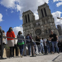 Notre Dame Katedrali'ne giriş ücreti talebi