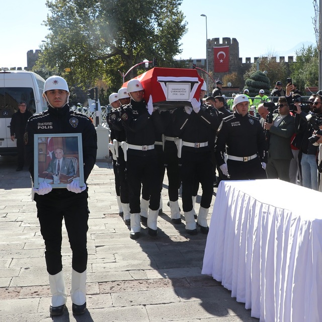 Eski bakan için cenaze töreni