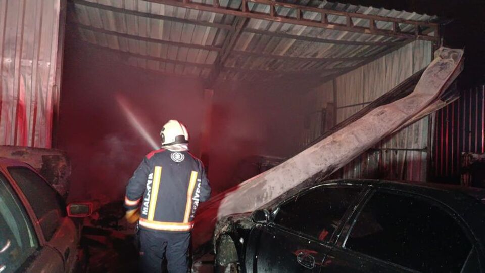 Eşiyle tartıştı! İş yerini ateşe verdi