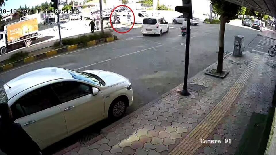 Trafikte tartıştığı 2 kişiyi ezmeye çalıştı!