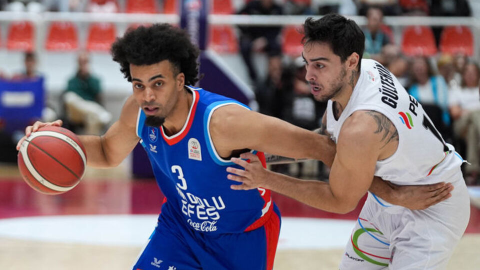 Anadolu Efes 4'te 4 yaptı!