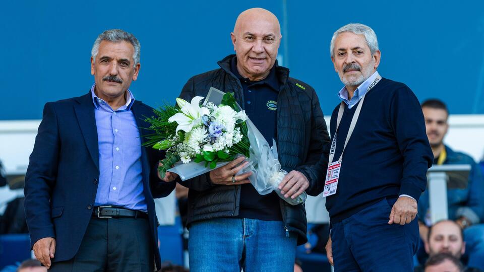 İbrahim Yıldız'dan Yüksel Yıldırım'a çiçek