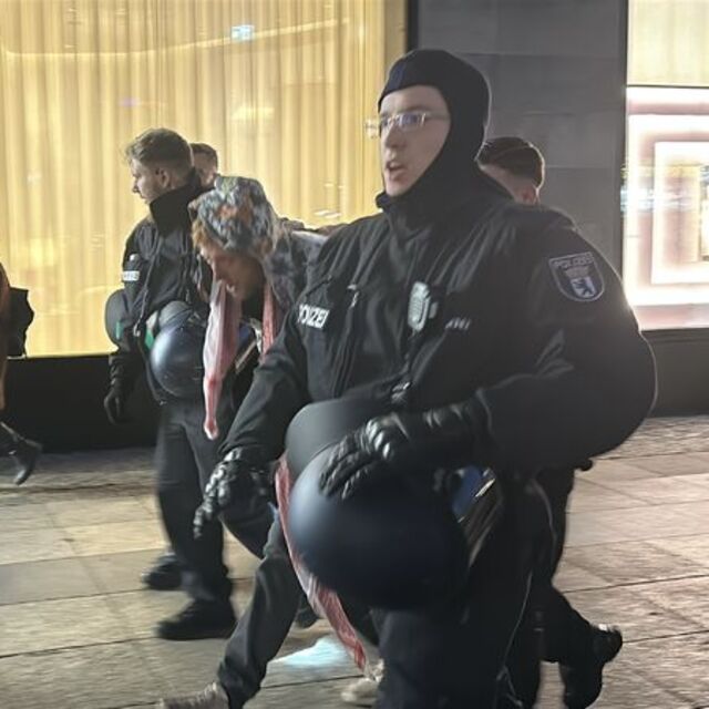 Çok sayıda protestocu gözaltında