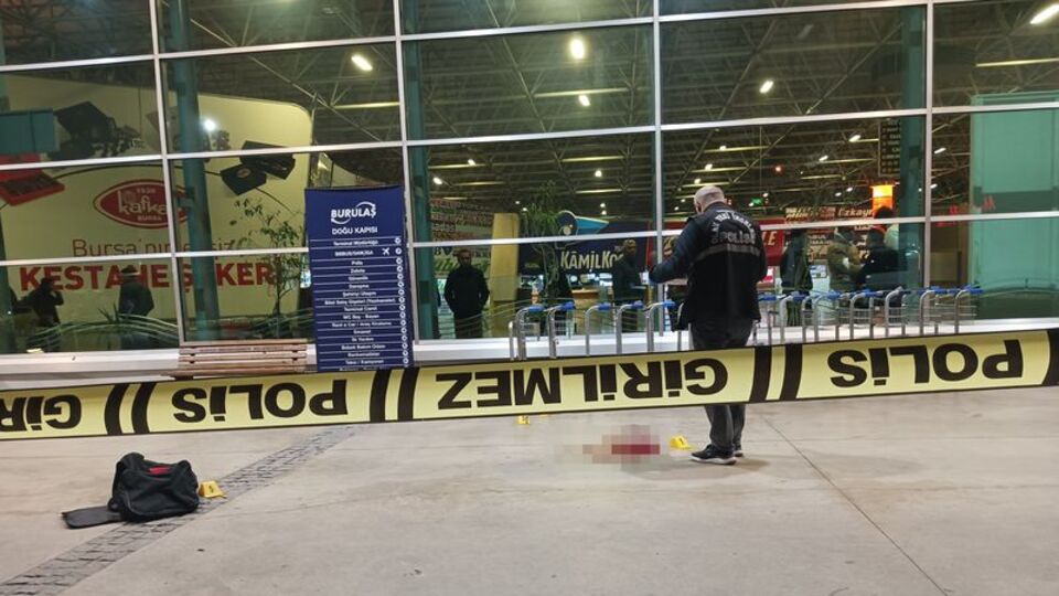 Husumetlisini terminalde vurdu