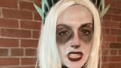 Ünlü oyuncu tanınmaz halde