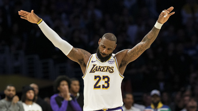 Lakers 3'te 3 yaptı