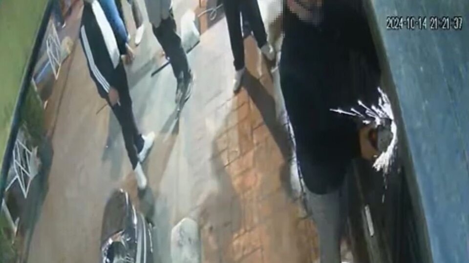 Kilidi kesip gece kulübünü gasp ettiler!