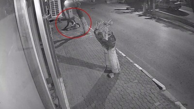 Genç kıza sokakta pusu