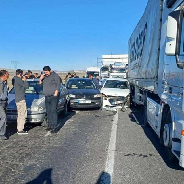 Kars'ta zincirleme trafik kazası