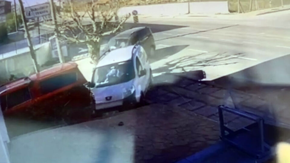 Önüne gelene çarptı!