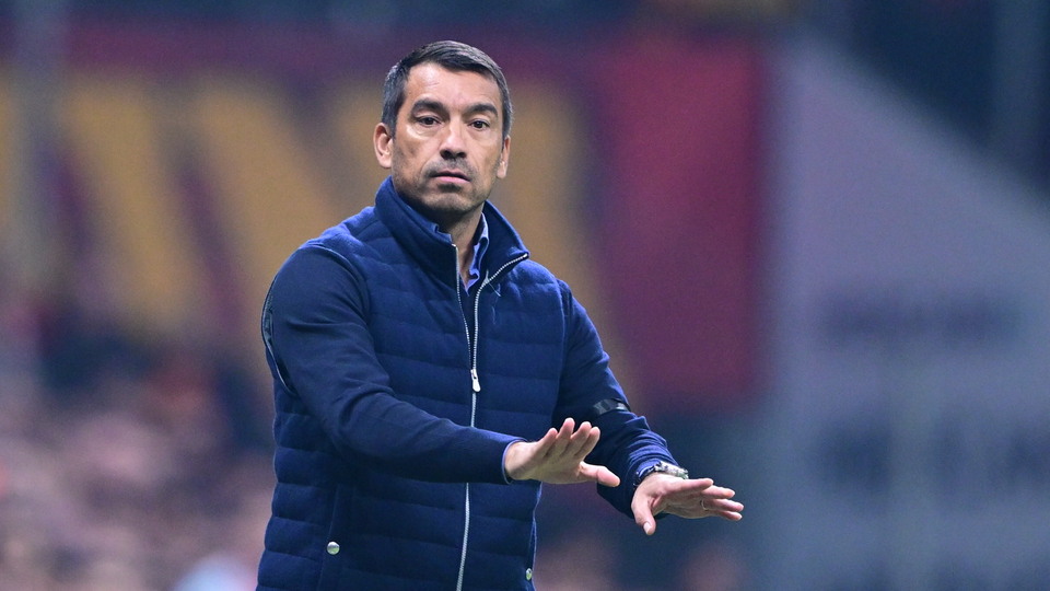 Van Bronckhorst: Açıklama bekliyorum