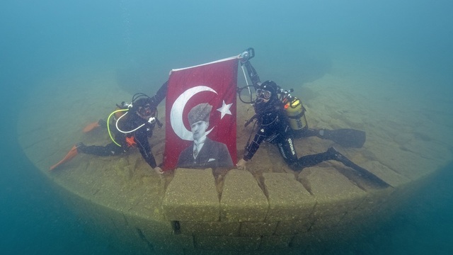 Van Gölü'nün derinliklerinde 29 Ekim