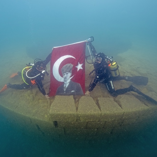 Van Gölü'nün derinliklerinde 29 Ekim