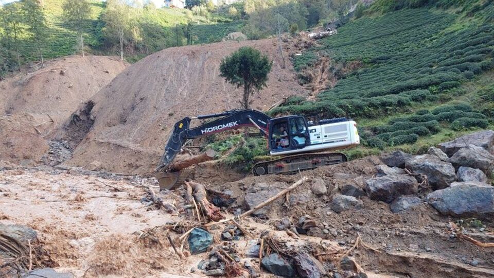 Yağmur dindi, çalışma yeniden başladı