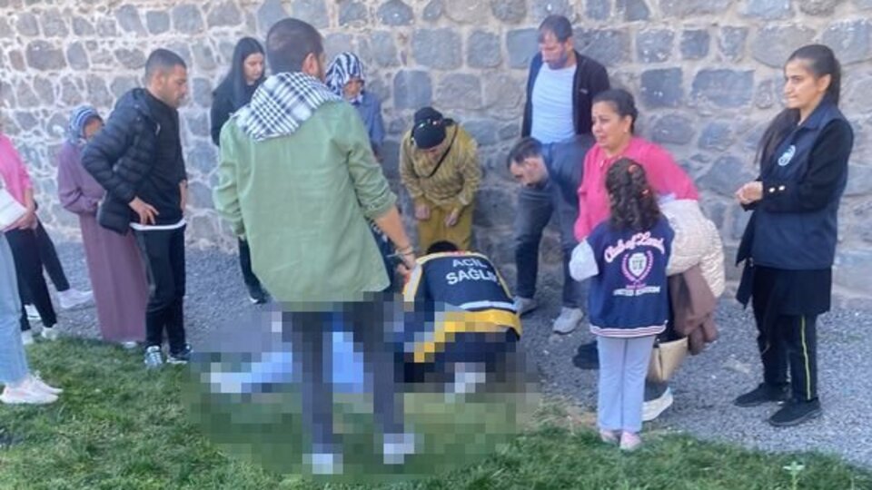 Feci ölüm! Küçük çocuk surlardan düştü