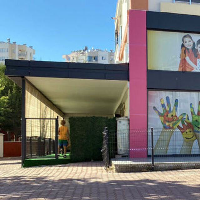 Kaçak Rus okulları "oyun parkı" olacak
