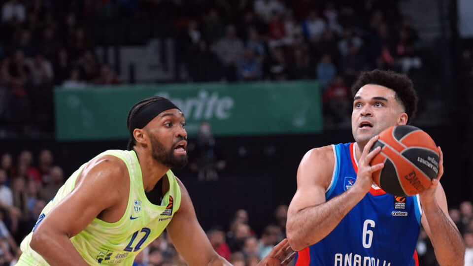 A.Efes, Barcelona'ya diş geçiremedi!