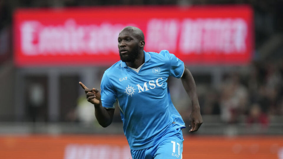 Lider Napoli, Milan'ı devirdi!