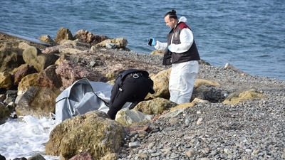 Deniz kenarında kadın cesedi bulundu