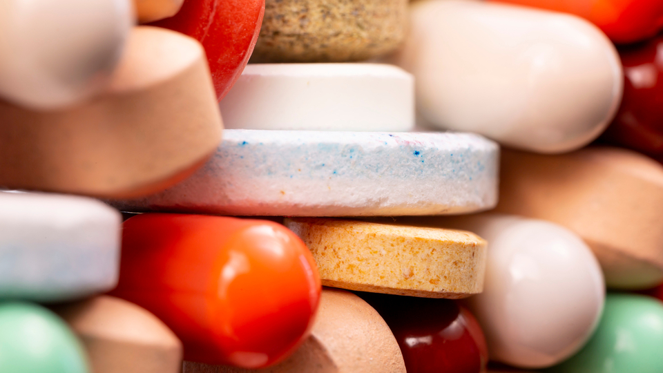 Yurt dışından getirilen ilaçlarda "maliyet analizi" yapılacak