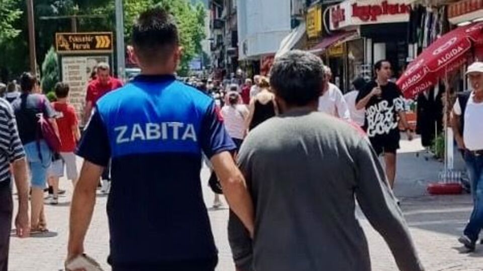 Eskişehir'de "dilencilik" yapan 297 kişiye ceza