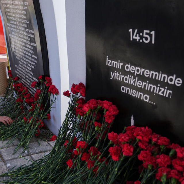 İzmir depreminde hayatını kaybedenler anıldı