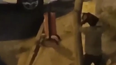 Kaldırımdaki ağacı kesti