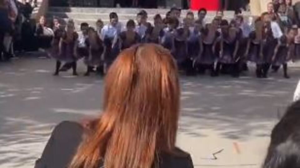 İlkokulda şarkılı dans gösterisine soruşturma