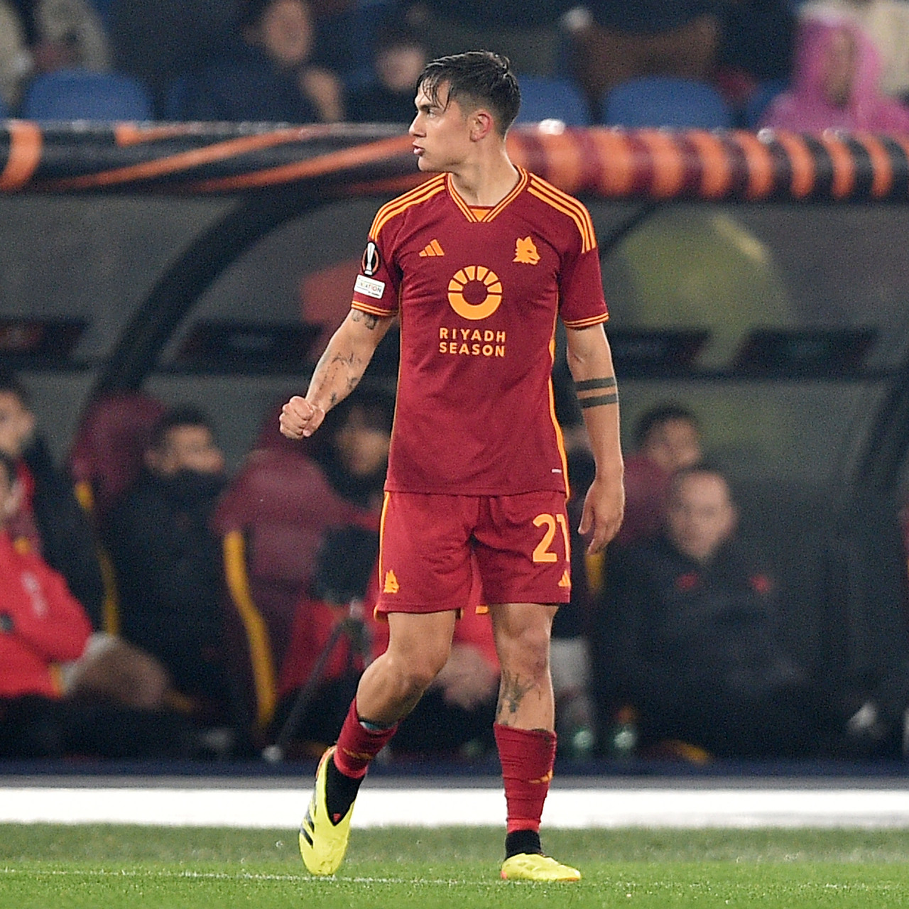 Dybala tarihe geçti, Roma kazandı!