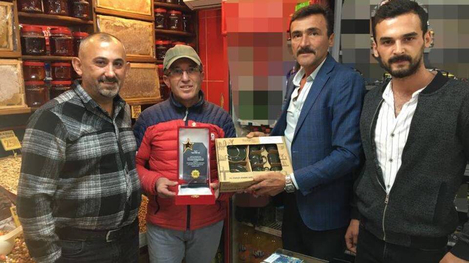 Zara'da çevreye duyarlı esnaflara plaket