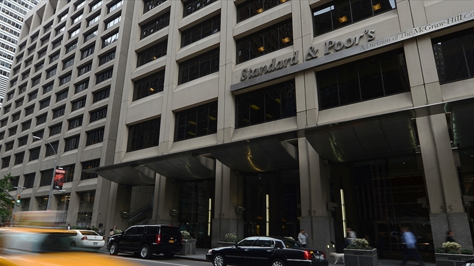 S&P, Türkiye'nin kredi notunu yükseltti