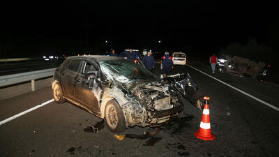 Düğünden dönen kamyonete otomobil çarptı: 6 yaralı