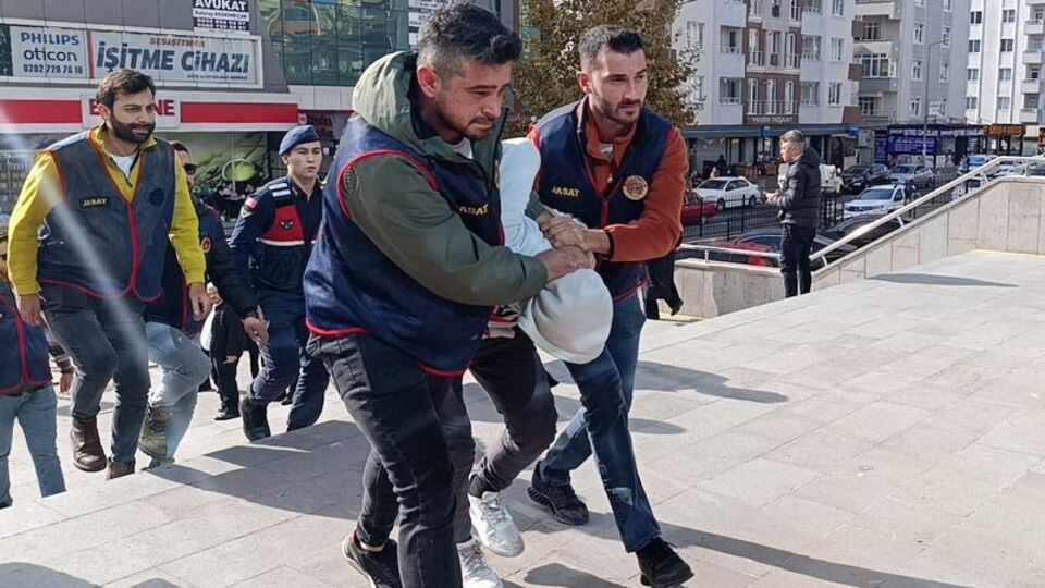 Bebeğine cinsel istismardan tutuklandı! Cezaevinde hayatına son verdi!
