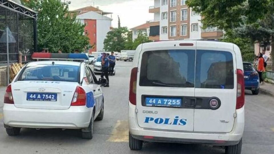 Hasarlı binadan el bombası çıktı!