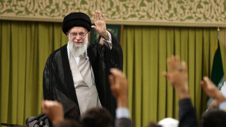 İran'ın dini lideri Hamaney: ABD ve İsrail'e ağır bir yanıt vereceğiz