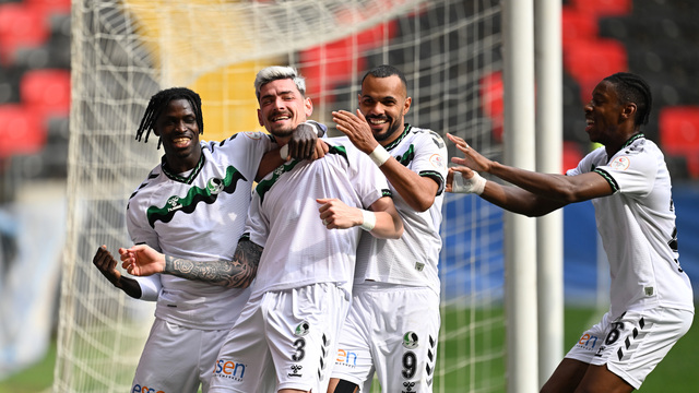 Sakaryaspor deplasmanda 2 golle galip!