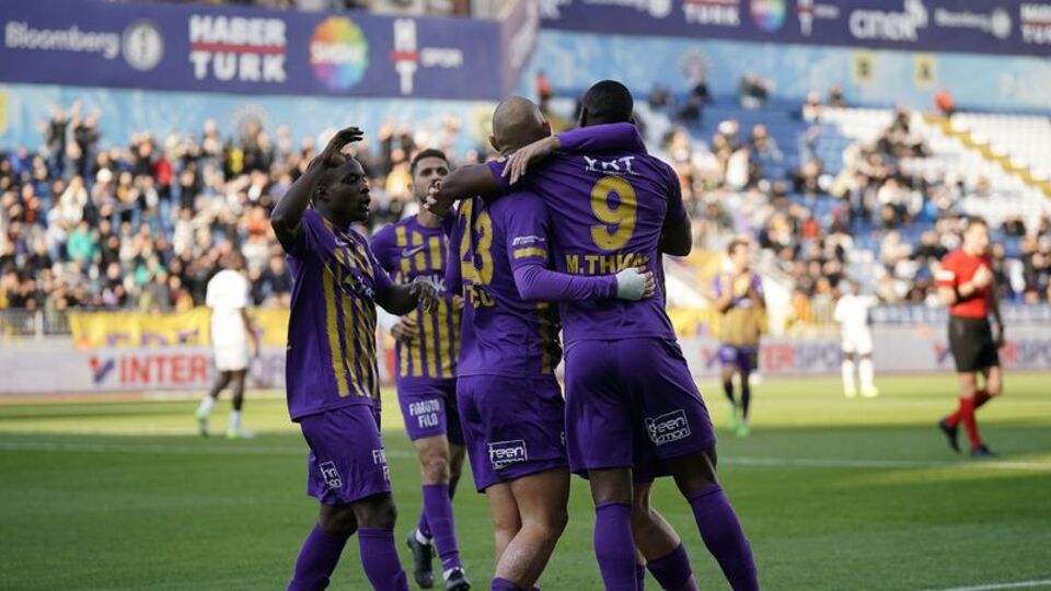 Eyüpspor, üç puanı iki golle aldı!