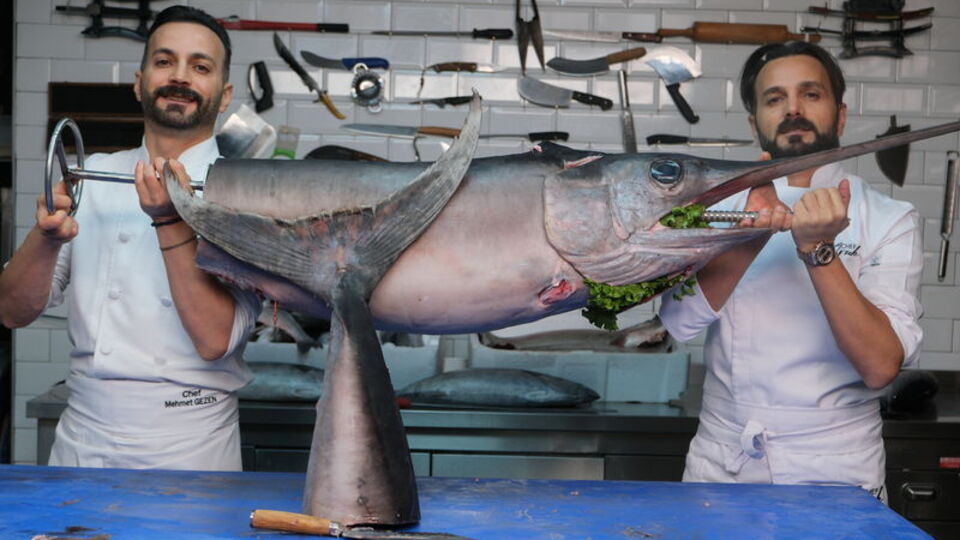 Kılıç balığından o kebabı yaptılar!