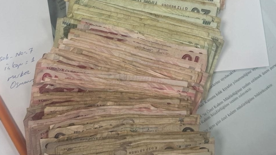 Dilencinin üzerinden 3 bin lira çıktı