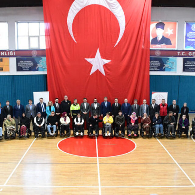 Düzce'de ihtiyaç sahiplerine tekerlekli sandalye
