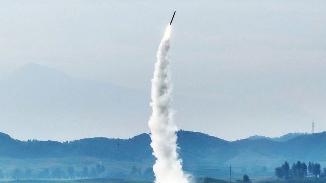 Kuzey Kore'den Kore Yarımadası'nın doğu kıyılarına balistik füze