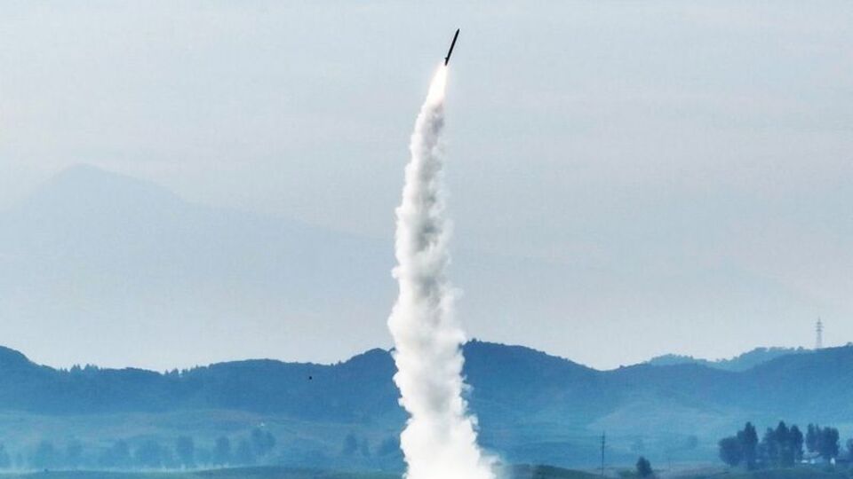 Kuzey Kore'den Kore Yarımadası'nın doğu kıyılarına balistik füze