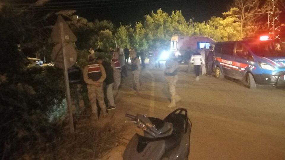 Kontrolden çıkan motosiklet dereye uçtu