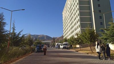 Genç kız yurt binası önünde ölü bulundu!