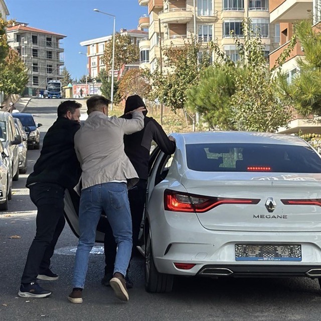 'Sigorta iadesi' vaadiyle dolandırdılar